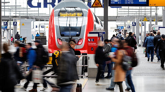 Nach einem mehrtägigen Streik fahren wieder mehr Züge. Die Gewerkschaft beendete ihren Streik vorzeitig.