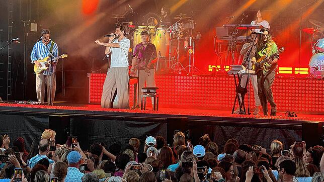 Bild 21: Alvaro Soler in Friedrichshafen: Konzert begeistert Besucher am Seeufer (Teil 2)