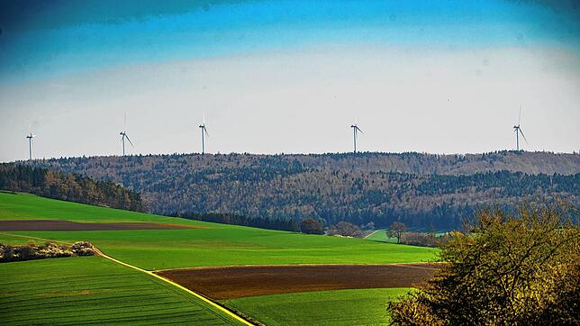Bei Ippingen stehen bereits sechs Windkraftanlagen. Und wie sieht es auf der Länge aus? Solarcomplex will Ende des Jahres einen neuen ...