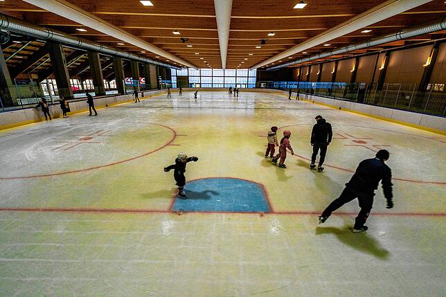 Die Kunsteisbahn in der Schwenninger Helios-Arena ist auch Eislauffans für geöffnet.Fast 60.000 Gäste hatte die Halle zwei im Jahr 2019 ...