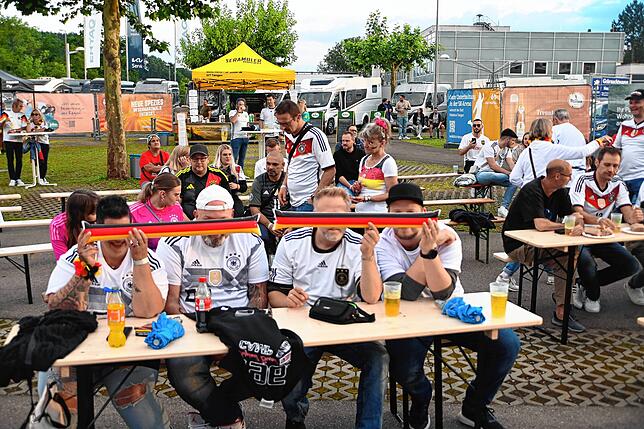Bild 9: Deutschland – Schweiz: Die schönsten Bilder vom Public Viewing in Tiengen