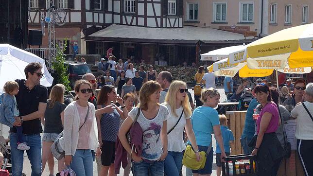 Bei gutem Wetter hat das Markdorfer Stadtfest auch am frühen Samstagnachmittag zahlreiche Besucher in die Innenstadt gelockt. Erst am ...