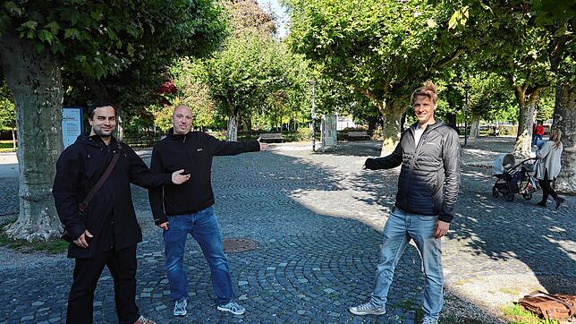 Levin Stracke, Frank Schuhwerk und Tommy Spörrer (von links) organisieren den Adventsmarkt im Stadtgarten.