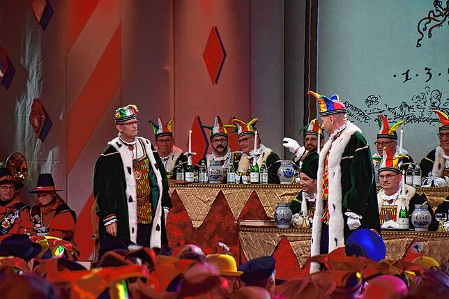 Stehen sich traditionell eher unversöhnlich gegenüber: Kläger und Fürsprech.