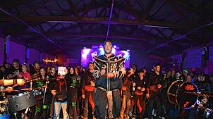 Bild : Gigantische Partynacht in Nöggenschwiel: 700 Guggenmusiker rocken mit DJs in drei Zelten!