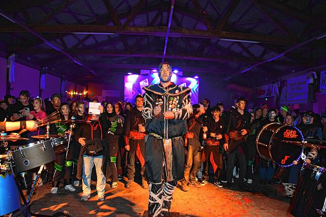 Bild 1: Gigantische Partynacht in Nöggenschwiel: 700 Guggenmusiker rocken mit DJs in drei Zelten!