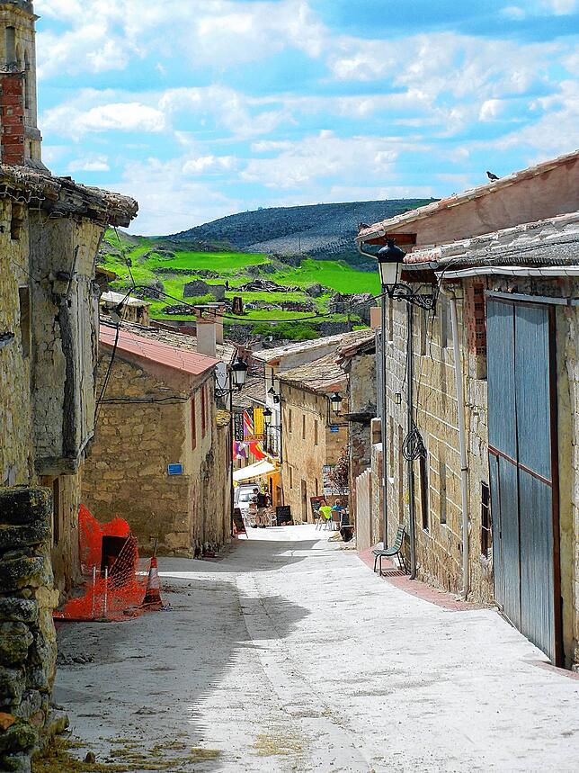 Ein Blick in die Gassen des Dorfes San Juan de Hontanas.