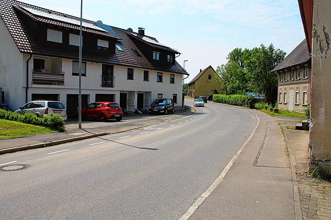 Mittwochmorgen: Dass hier am Abend zuvor Wassermassen die Klufterner Straße, die als Hauptstraße durch den Friedrichshafener Ortsteil ...