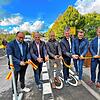 Freie Fahrt in Richtung Aufkirch und auf die B 31-alt: Zur Schere griffen (von links) die Landtagsabgeordneten Klaus Hoher und Martin ...