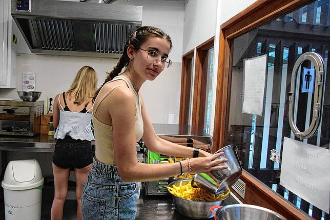 Unverzichtbar beim Schwimmbadbesuch sind die Pommes Frites. Der Kioskbetrieb im Schwimmbad Stühlingen wird zwar außerhalb des Vereins ...