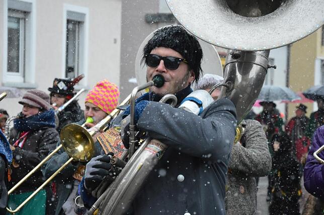 Bild 9: Bilder vom Narrensprung beim Ringtreffen des Alemannischen Narrenrings (Teil 5)