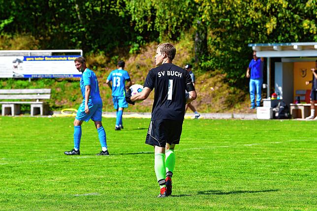 Bild 4: VfR Bad Bellingen müht sich zu einem 3:1 beim SV Buch &ndash; und wir haben Bilder!