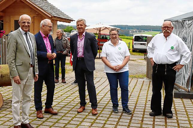 Sie eröffnen den Handwerkertag: Königsfelds Bürgermeister Fritz Link (von links), Werner Rottler, der Präsident der Handwerkskammer ...