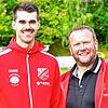 Bewährtes Trainerteam: Der spielende Co-Trainer Niklas Lais und Trainer Manfred Knobel (rechts) bleiben beim FC Schönau auch in der ...