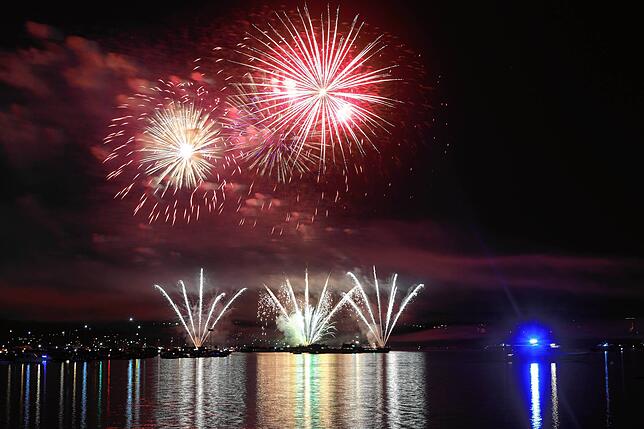 Bild 24: Es knallt beim Seenachtfest 2025! Das Feuerwerk über dem Bodensee lädt zum Staunen ein
