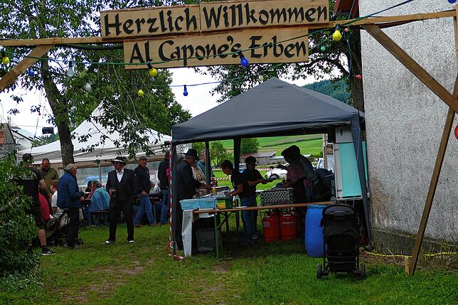 Bild 12: ACE feiern zu ihem 50. in ihrem Lustschloss auf der Hofwiese ein spektakuläres Geburtstagsfest