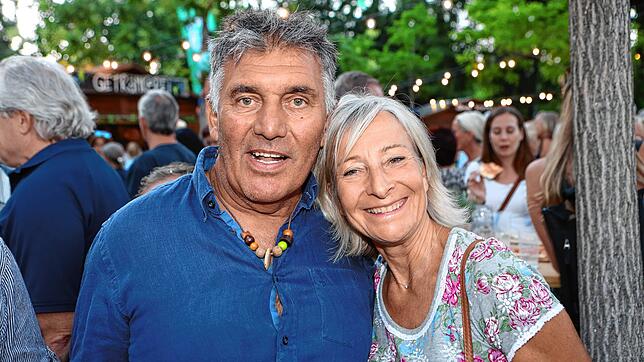 Bild 28: Beim Stadtgartenfest treffen sich die Konstanzer. Alle Fotos vom ersten Abend