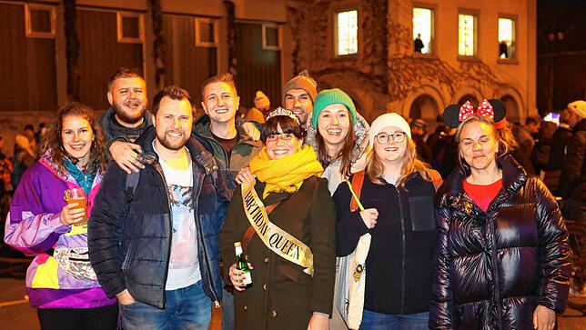 Bild 4: Die Fasnacht wird verbrannt. Hunderte Narren nehmen in Konstanz Abschied