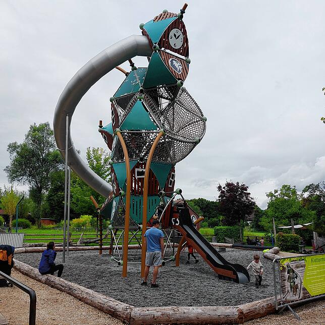 Das große neue Spielgerät Klettermaxe im Wild- und Freizeitpark kommt gut an.