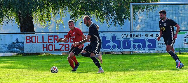 Bild 36: FC Hochrhein besiegt den FC Wallbach deutlich mit 4:0 &ndash; und wir haben die Bilder!