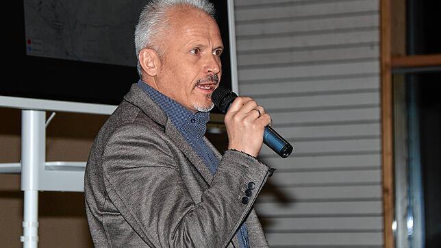 Auf in dem Kampf für seinen Heimatort: Ortschaftsrat Christoph Stern leitet die Bürgerinitiative zur Bundesstraße 523 in Weilersbach. ...