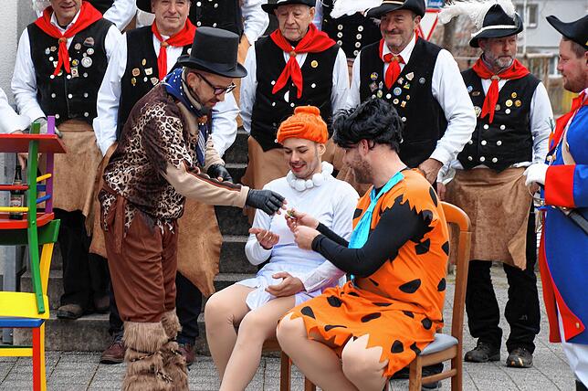 Bild 6: Schmotziger Dunschtig 2024 im Raum Stockach: So feiern Narren die Fasnacht