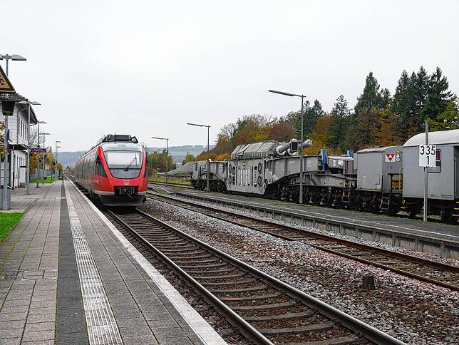 Ein seltener Anblick auf den Gütergleisen am Bahnhof Lauchringen – ein Spezialtransportwagen mit Transformator.