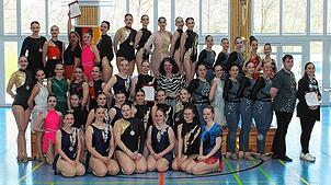 Erneut wurden in Niederschach die Deutschen Twirling-Meisterschaften ausgetragen. Im Bild die siegreichen Vereinsmannschaften des ...