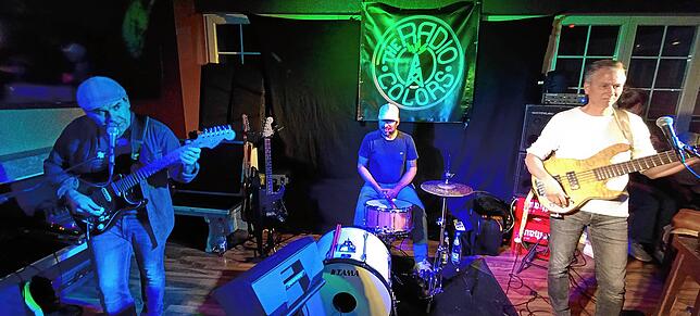 Bild 2: 7 Bands, 7 Kneipen: So ausgelassen feierte Waldshut bei der 12. Musiknacht