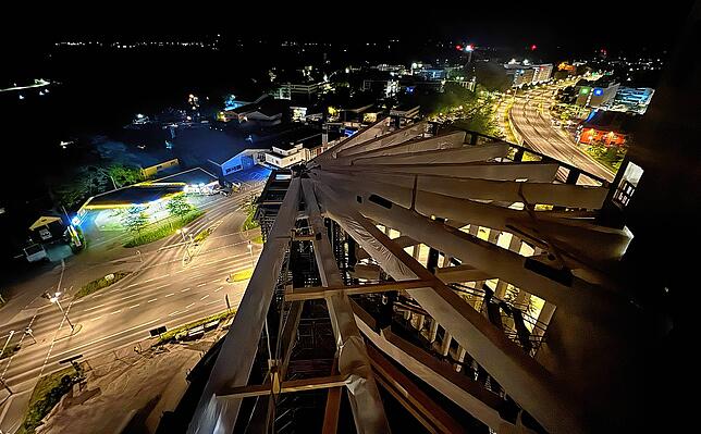 Beeindruckend: Auch bei Nacht sieht die Dachkonstruktion des zukünftigen Asisi-Panoramas spektakulär aus.