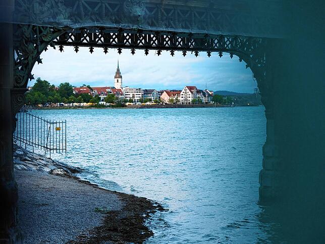 Friedrichshafen zeichnet sich durch viele inoffizielle und doch nicht verbotene Badestellen aus; das ist eine davon in der Nähe der ...