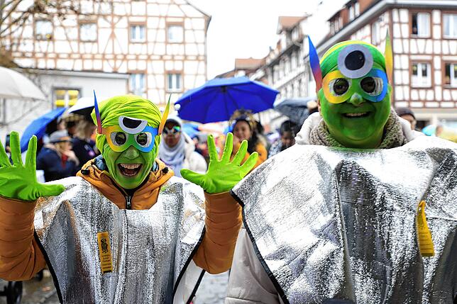 Bild 8: Überlingen am Schmotzigen Donnerstag: Bunte Bilder vom Kindergarten-Zug in der Altstadt