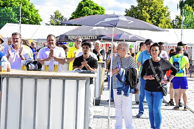 Bild 8: Bilder von der Einweihung des Beach-Handballfelds in St. Georgen