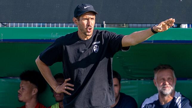 Freiburgs Trainer Julian Schuster hat einen Wunsch für den nächsten Pokalgegner.