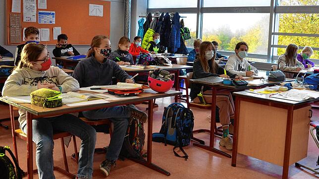 Die Nicht-Abschlussschüler werden ab dem 19. April wieder Wechselunterricht haben &ndash; und regelmäßig getestet werden.