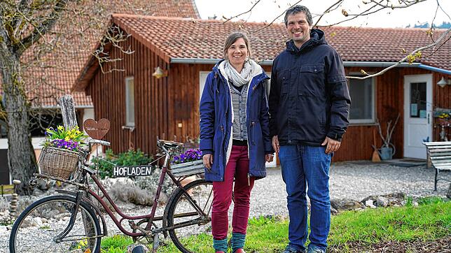 Kristin-Marlen und Denis Hahn von der Hottenlocher Hofgemeinschaft blicken wegen Uneinigkeiten bei der Pacht ungewiss in die Zukunft: ...