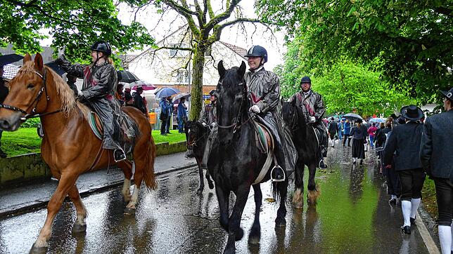 Bild 10: Bilder vom Georgiritt in Limpach im Deggenhausertal am Muttertag