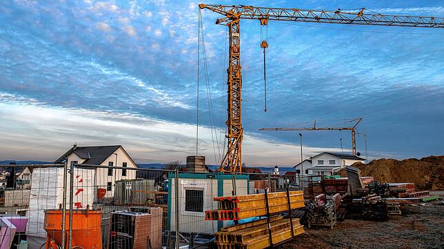 Das Bauen wird zurzeit immer teurer. Hintergründe sind unter anderem steigende Energiepreise, Lieferengpässe und neue ...