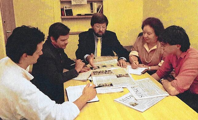Redaktionssitzung in der Bad Säckinger SÜDKURIER-Redaktion in den 80er Jahren mit Redaktionsleiter Hans-Ruedi Sommer (Mitte). Von links: ...