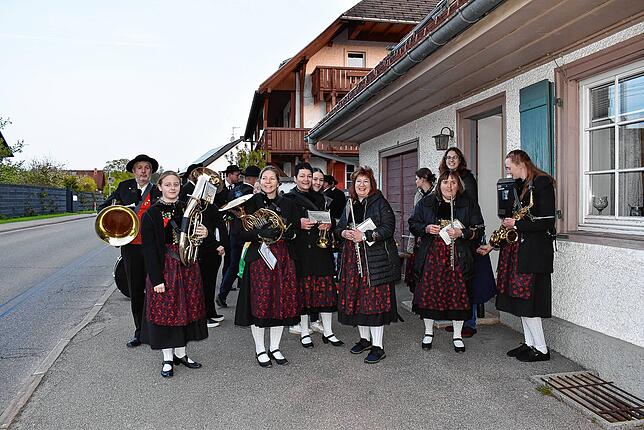 Die Trachtenkapelle Birkendorf beginnt jedes Jahr den 1. Mai um 6 Uhr morgens mit dem Frühkonzert und weckt die Einwohnerschaft ...