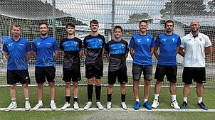 Die FV-Neuzugänge und Trainer (von links): Björn Hermes (Trainer 2. Team), Andreas Dold (Co-Trainer 2. Team), Tim Reinke, Timo Günter, ...