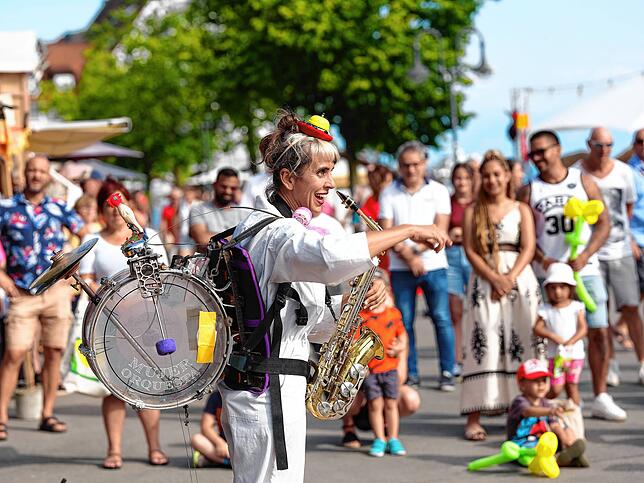 Bild 19: Kulturufer in Friedrichshafen: Buntes Treiben am Tag (Teil 2)