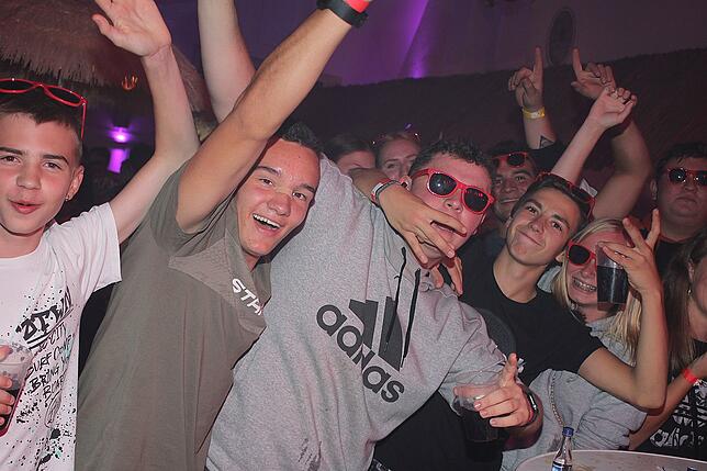 Bild 9: Bilder der großen Feuerwehr Meets Malle-Party in Furtwangen (Teil2)