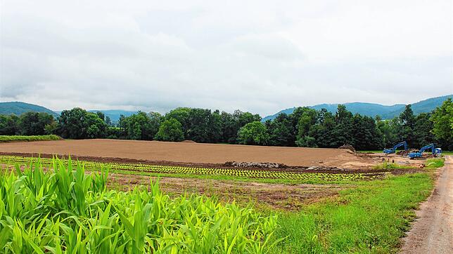 Von oben betrachtet wirkt der Eingriff in die Landschaft nicht so groß wie von der Aach her gesehen. Das Bild zeigt die Fläche, auf der ...