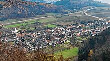 Der Ortsteil Stahringen von der Homburg aus gesehen. Hier haben Elektrifizierung und Ausbau der Bodenseegürtelbahn die größten ...