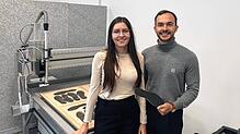 Die beiden Mitgründer und Geschäftsführer von Eversion Technologie, Julia Zimmermann und Timon Sutter, in der Produktionsstätte des ...