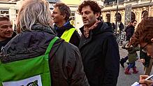 Luigi Pantisano bei einer Fahrraddemonstration der Gruppe Ciclo Mitte Februar 2020 auf der Marktstätte &ndash; links neben ihm im Bild ...