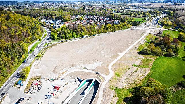 Unten durch nach rechts statt direkt geradeaus: Die kürzeste Verbindung aus Richtung Radolfzell nach Konstanz-Wollmatingen, aber auch ...
