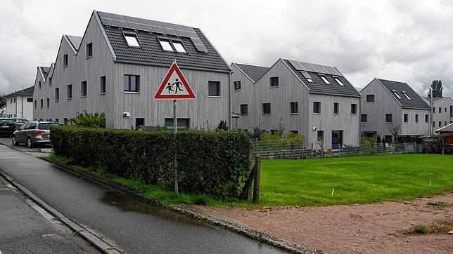 Die innovative Energieversorgung im Wohnquartier Dübelhölzle könnte Vorbild für größere Bereiche in Allensbach sein. Bild: Thomas Zoch