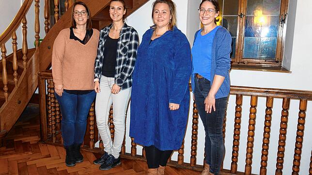 Sie helfen bei Problemen, beraten und sprechen wichtige Themen an: Die Engener Schulsozialarbeiterinnen Luisa Tersigni (von links), ...